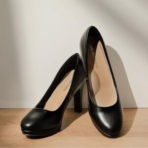Dream Pairs classic round toe platform pumps size 8.5